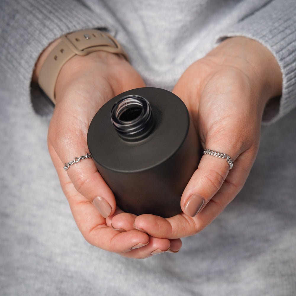 100ml Matt Black Glass Round Karen Diffuser Bottle